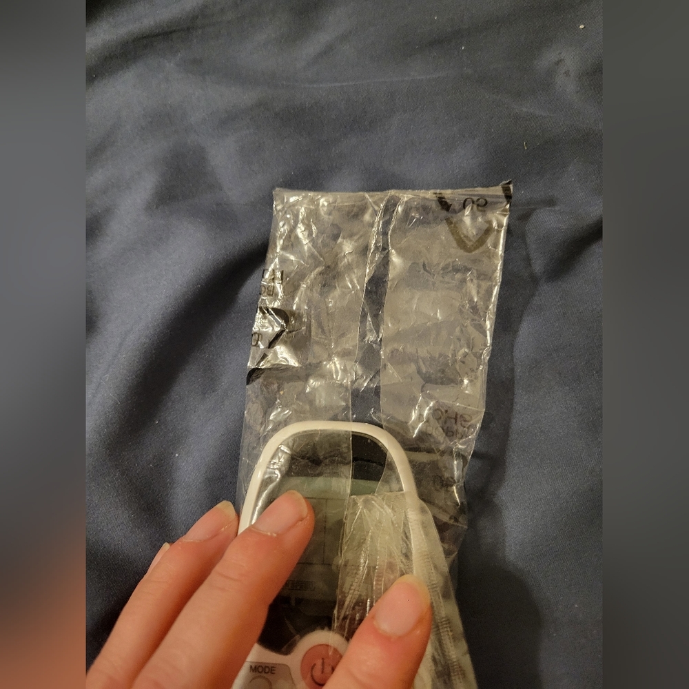 Remote Control For Keystone R09B/BGCE New Open Package Original Packaging A/C - Picture 3 of 3